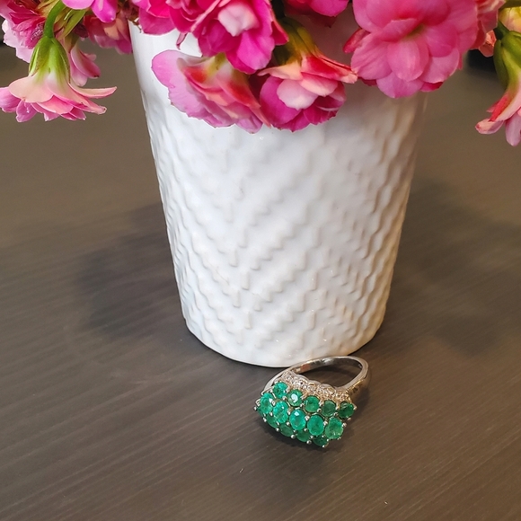 Eve • Emerald & Diamond Ring